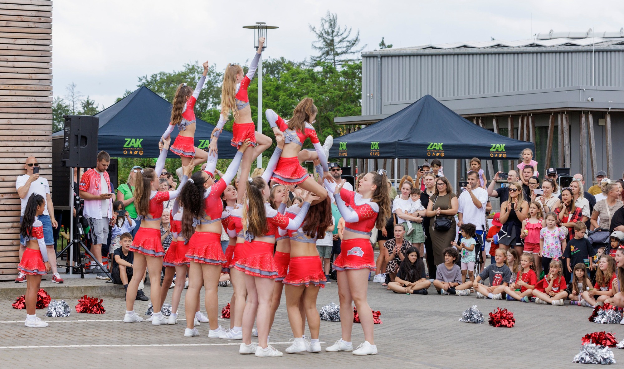 Pikes Cheerleader beim ZAK-Erlebnistag